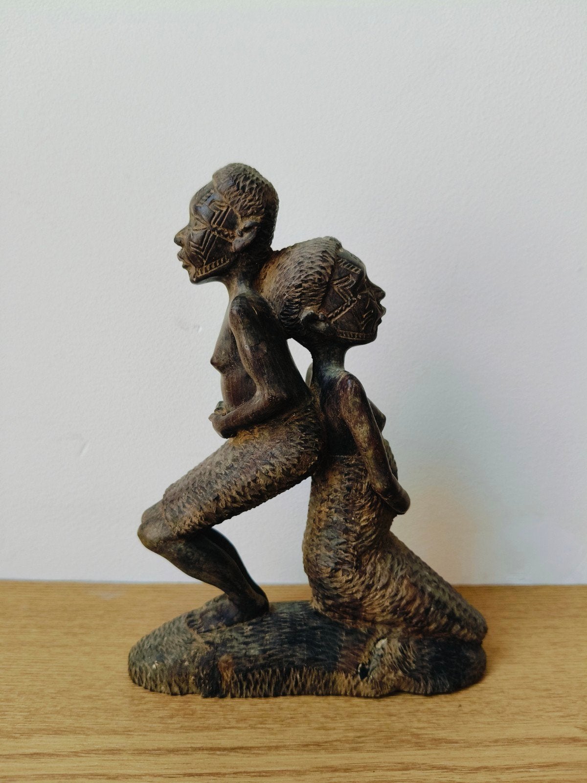 Ebbenhouten handgesneden houten beeldje, Antiek en Kunst, Ophalen of Verzenden, Beeld, Hout, Bruin