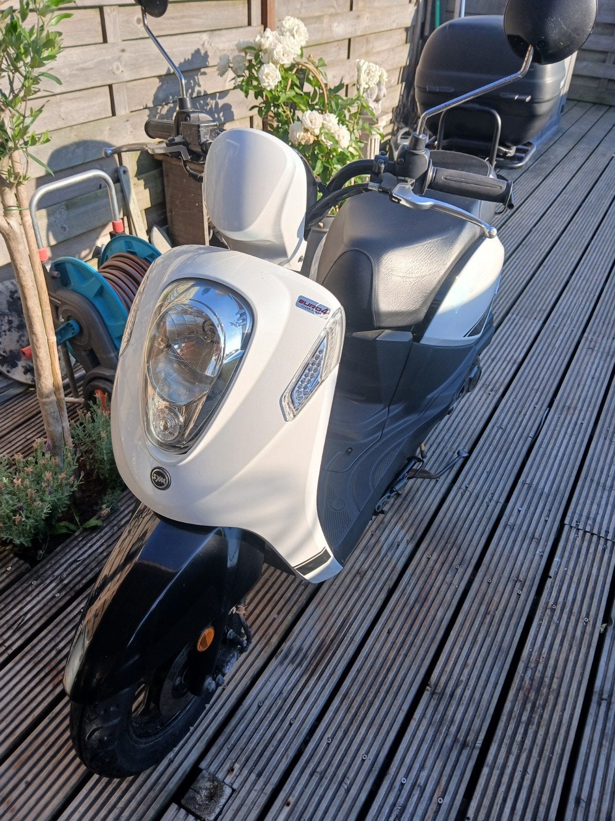 Sym mio zwart wit, Fietsen en Brommers, Scooters | SYM, Ophalen of Verzenden, Zo goed als nieuw, Benzine, Mio