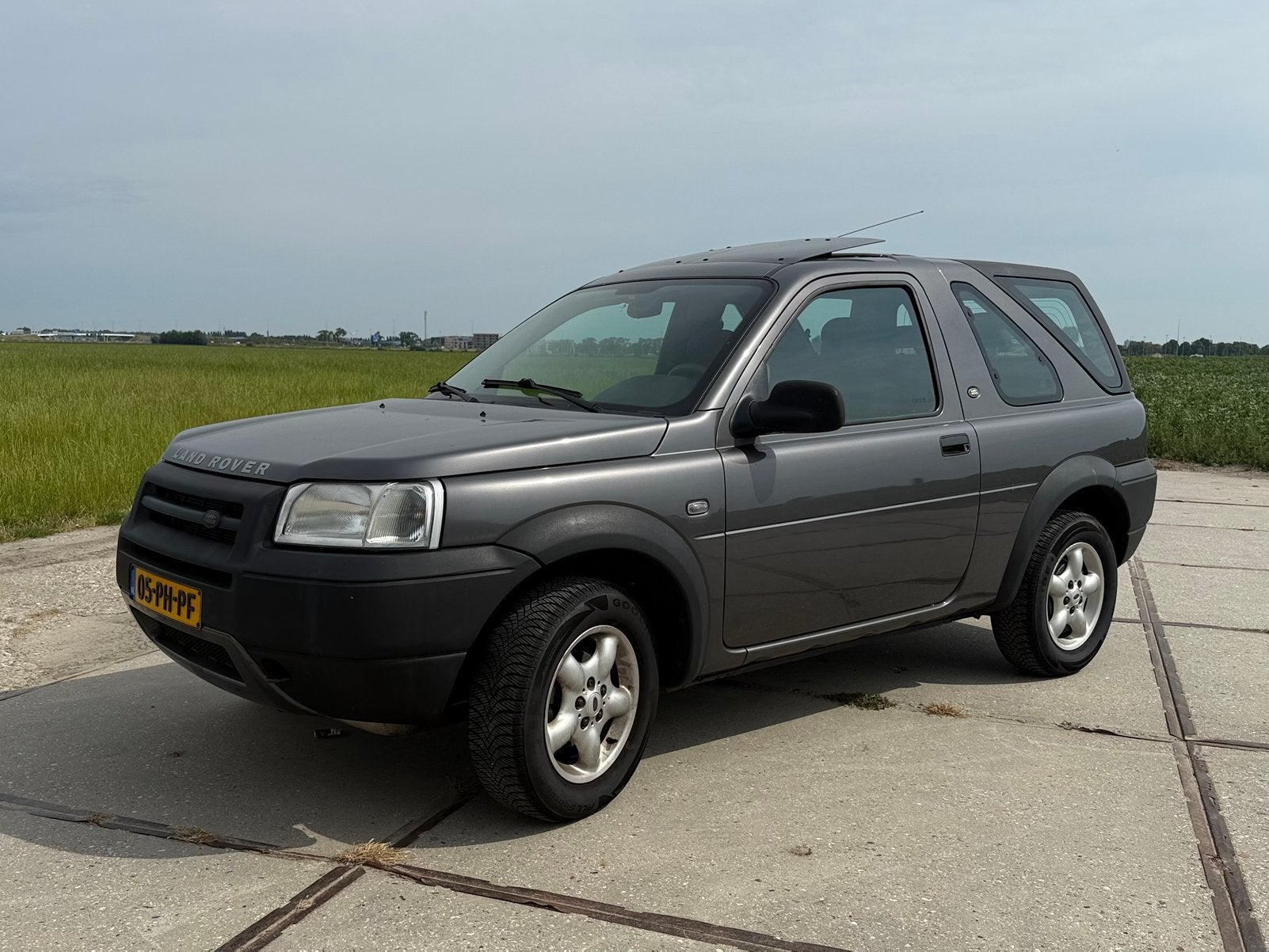 Land Rover Freelander 1.8 I 3DR 4WD 2002 Grijs, Auto's, Land Rover, 1380 kg, 4 cilinders, 2000 kg, 1796 cc