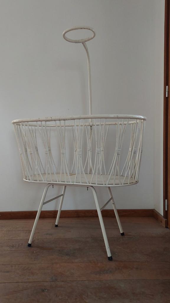Antiek babybedje met hemel, Ophalen