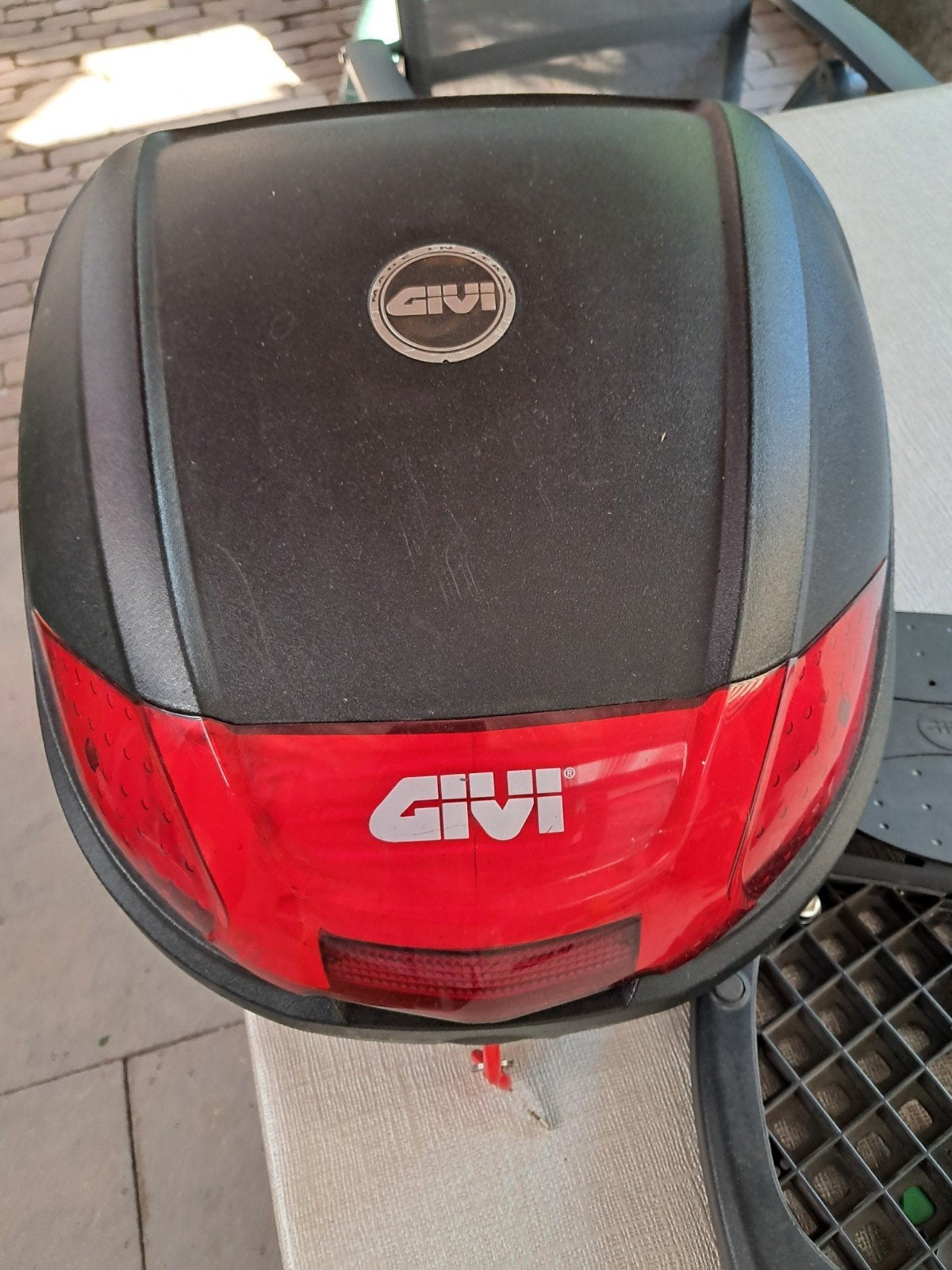 GIVI Topkoffer voor Scooter/Motor - Inclusief Montageplaat, Ophalen, Gebruikt