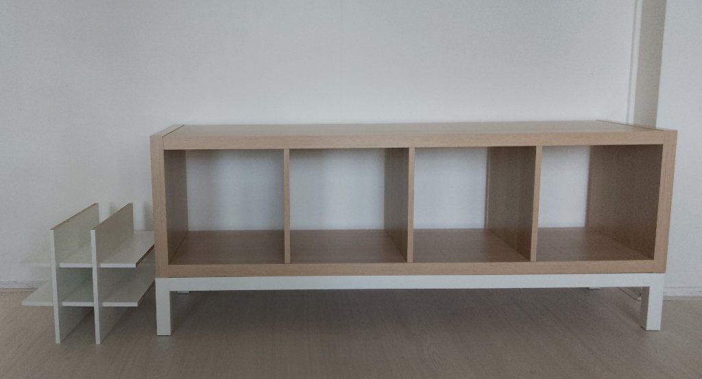 Elegante Kallax kast met onderstel, Ophalen, Zo goed als nieuw
