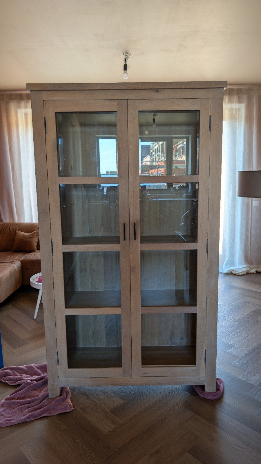 Stijlvolle vitrinekast van eikenhout met glazen deuren, Huis en Inrichting, Kasten | Boekenkasten, Ophalen, Glas, 100 tot 150 cm