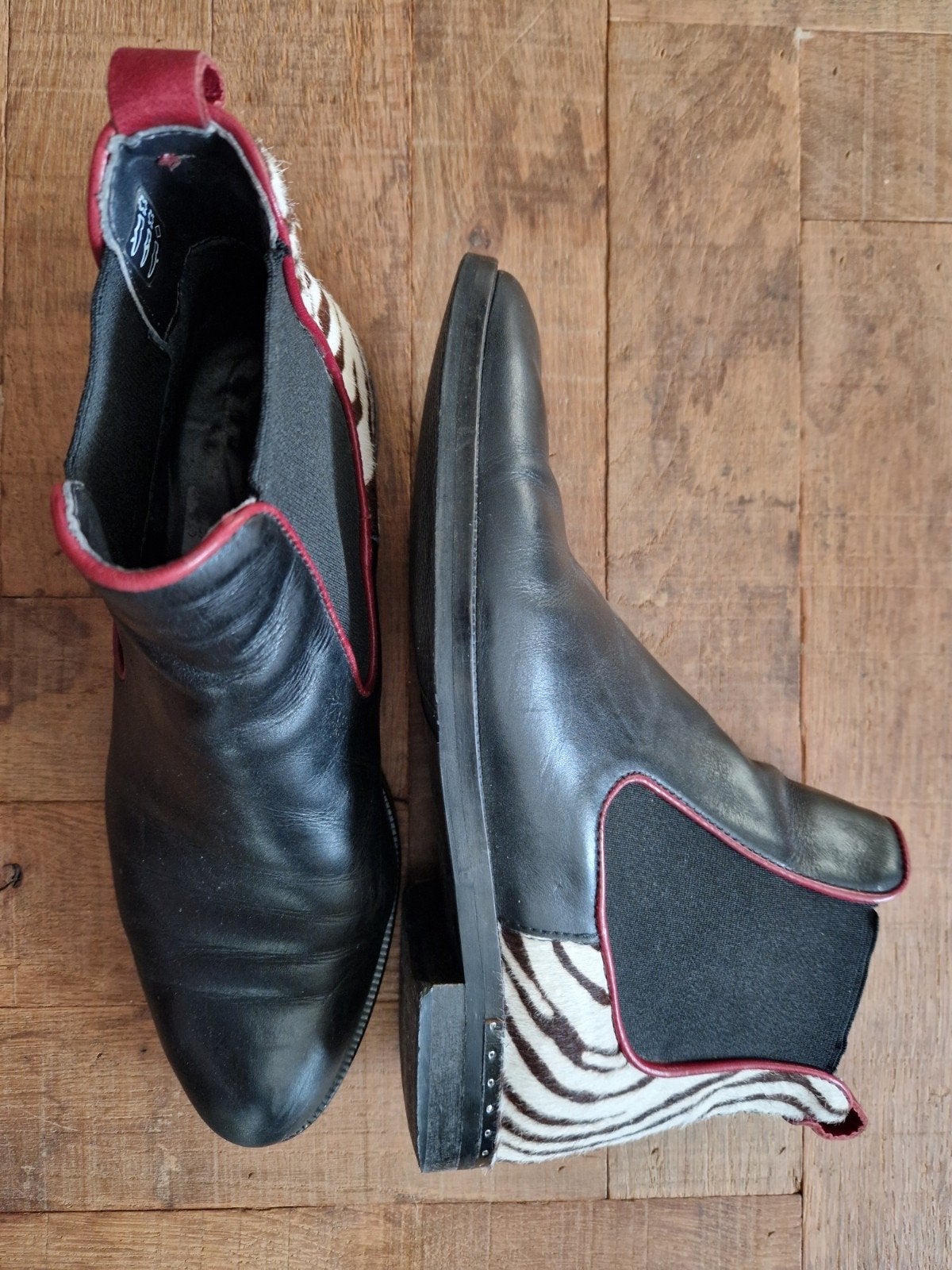 Zwarte leren enkellaarzen mt39 en zebra enrode accenten, Verzenden, Gedragen, Zwart, Lage of Enkellaarzen