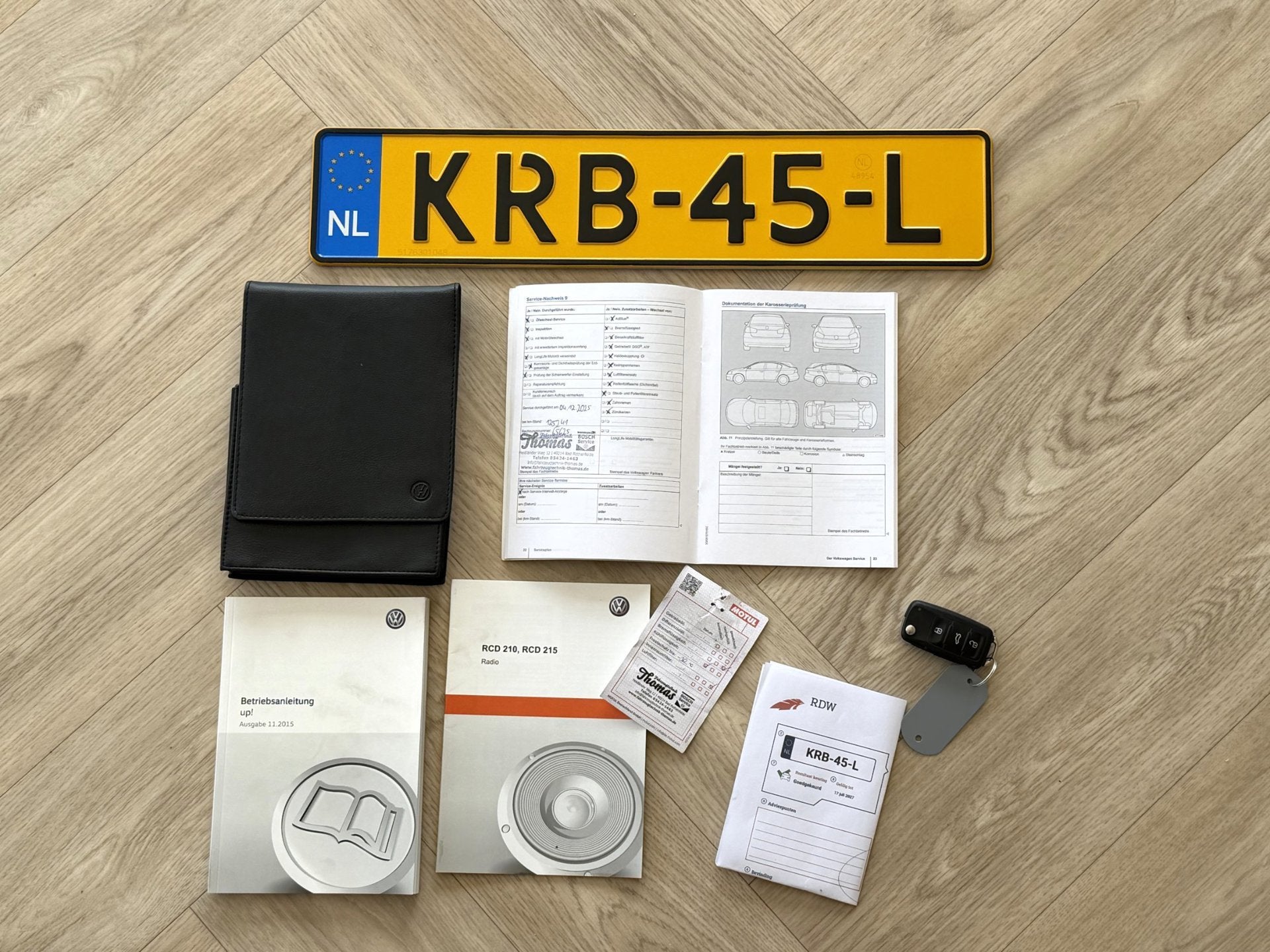 Volkswagen 1.0 Club/high UP! 1e eigenaar | Perfect onderhoud, Auto's, Volkswagen, Voorwielaandrijving, Stof, Gebruikt, Zwart