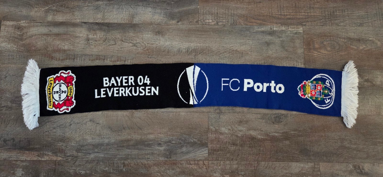 Sjaal Bayer Leverkusen - FC Porto, Ophalen of Verzenden, Zo goed als nieuw, Buitenlandse clubs, Vaantje of Sjaal