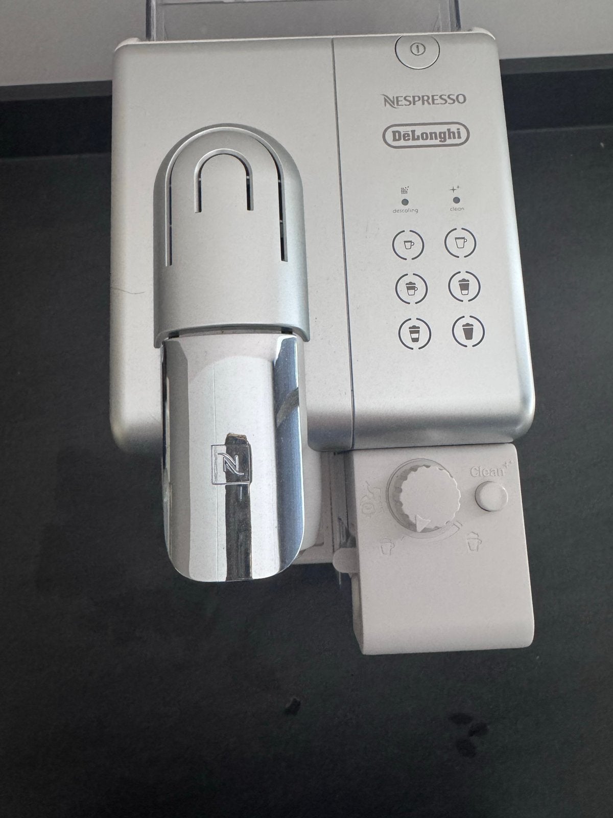 De'Longhi Nespresso Lattissima Touch EN560.S Zilver, Gebruikt, Koffiemachine, Ophalen of Verzenden, Koffiepads en cups