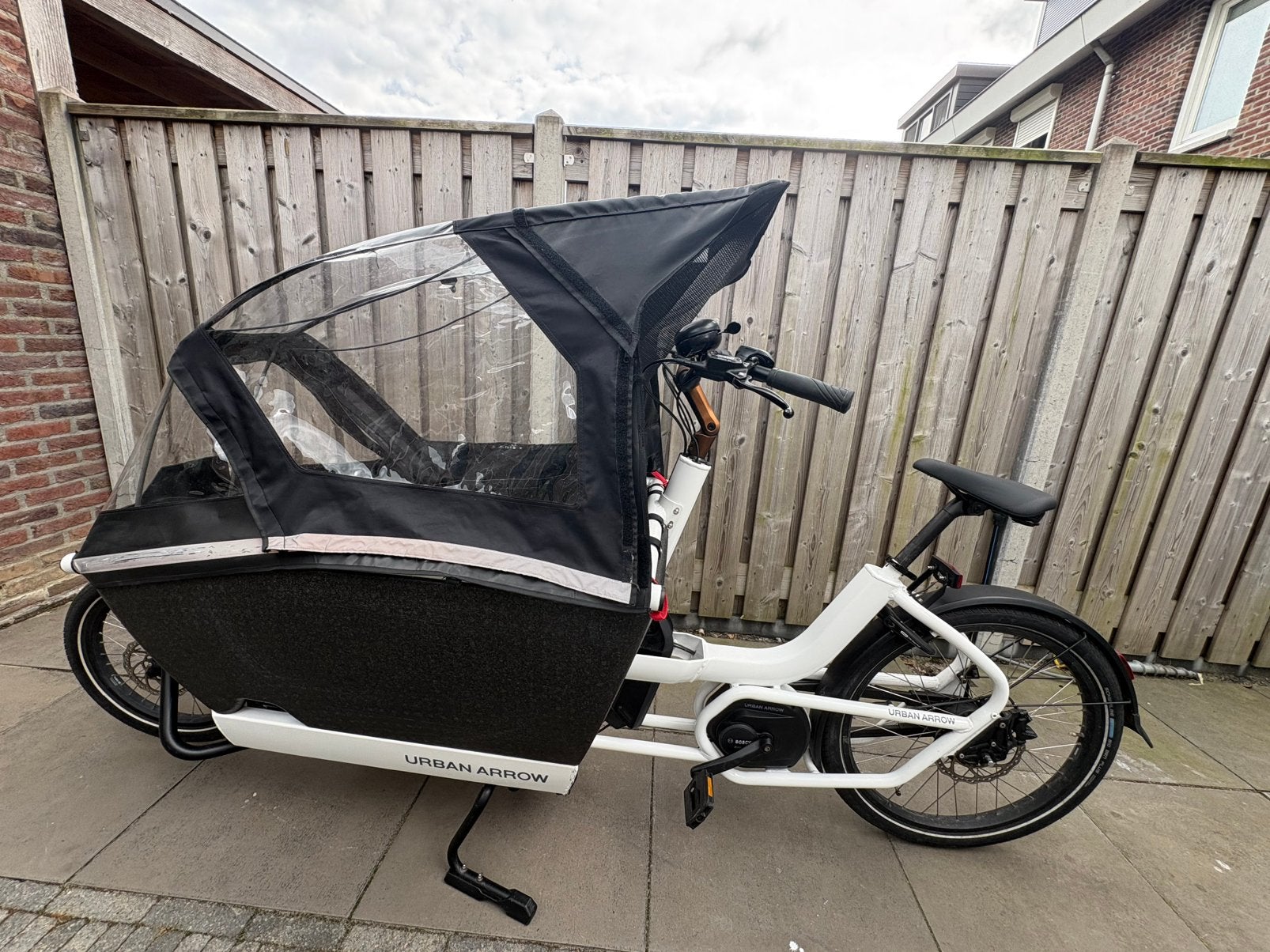 Urban Arrow Family Bosch Active 400 – Wit – Zeer nette staat, Fietsen en Brommers, 3 kinderen, Huif, Zo goed als nieuw, Ophalen
