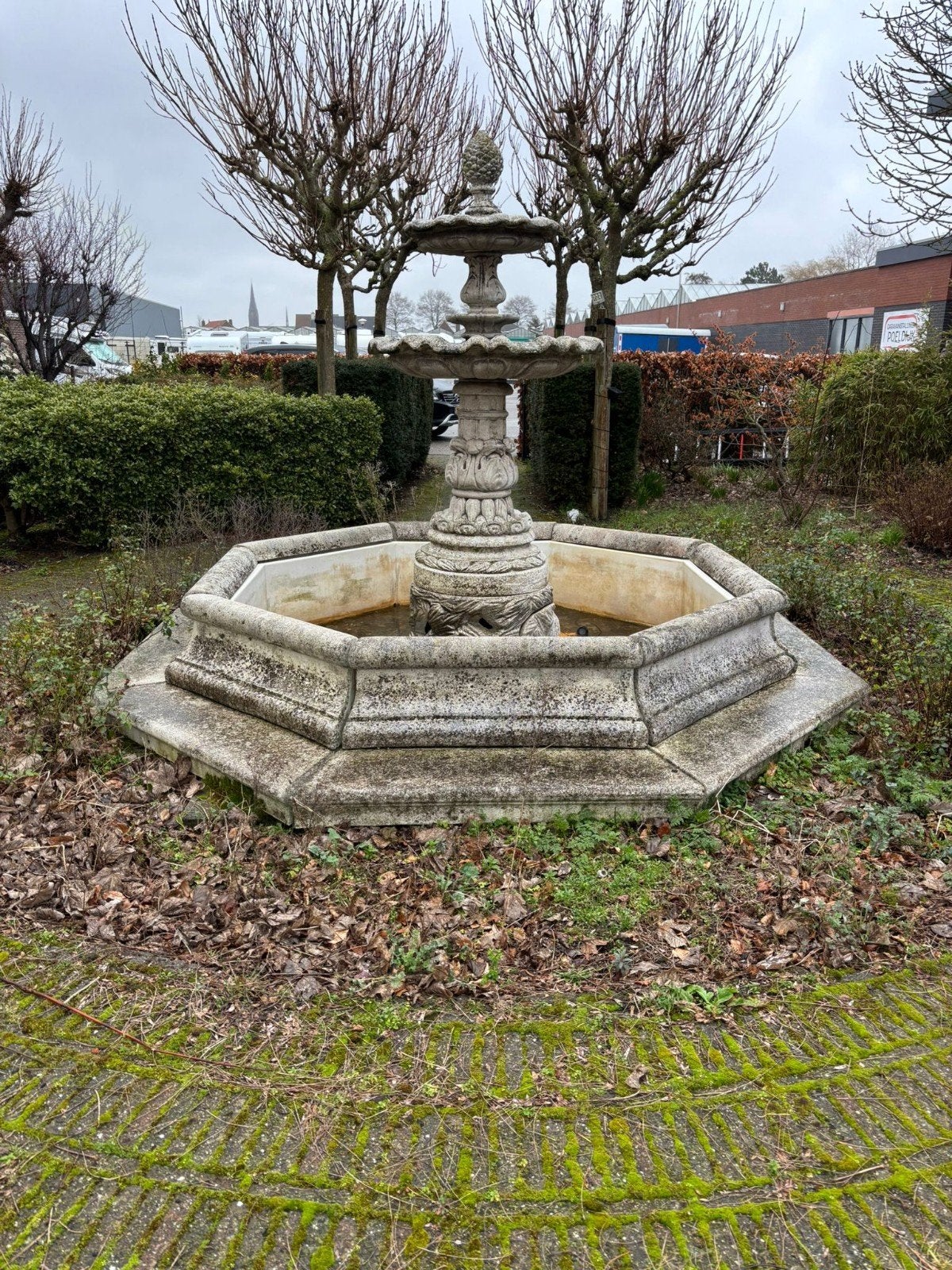 Gebruikte fontein met rand, Tuin en Terras, Waterpartijen en Fonteinen, Ophalen, Gebruikt, Beton, Fontein