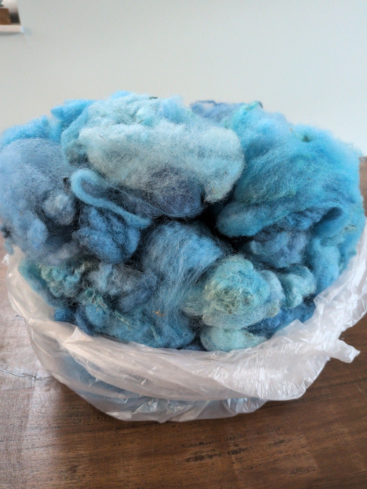 Geverfde blauwe wol om mee te prikken / droog vilten, Ophalen of Verzenden, Nieuw, Natuurlijk materiaal, Blauw