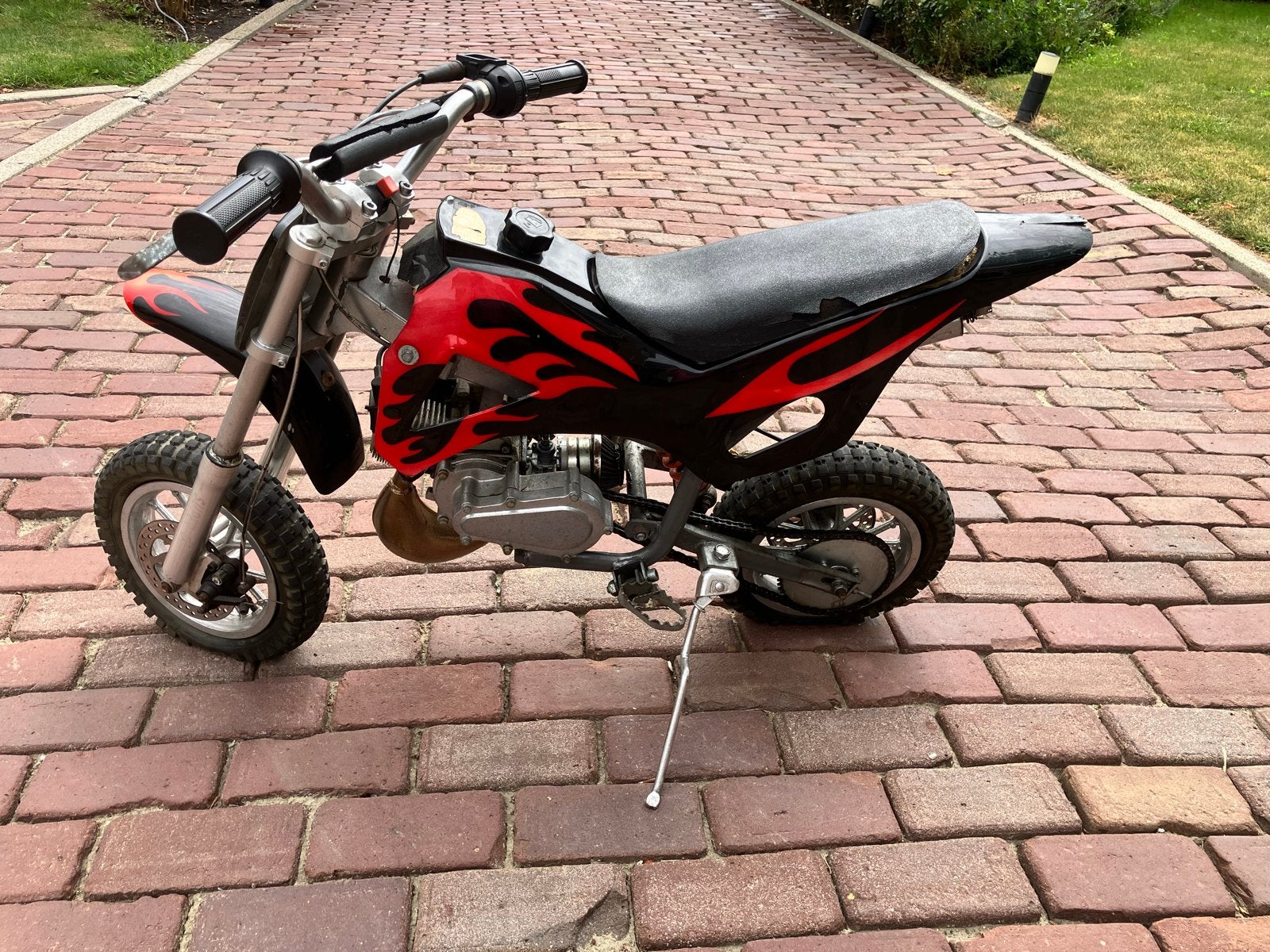 Mini bike - Zwart met vlammen, Fietsen en Brommers, Minibikes, Midibikes en Pitbikes, Ophalen, Gebruikt, Schijfrem, Dirtbike