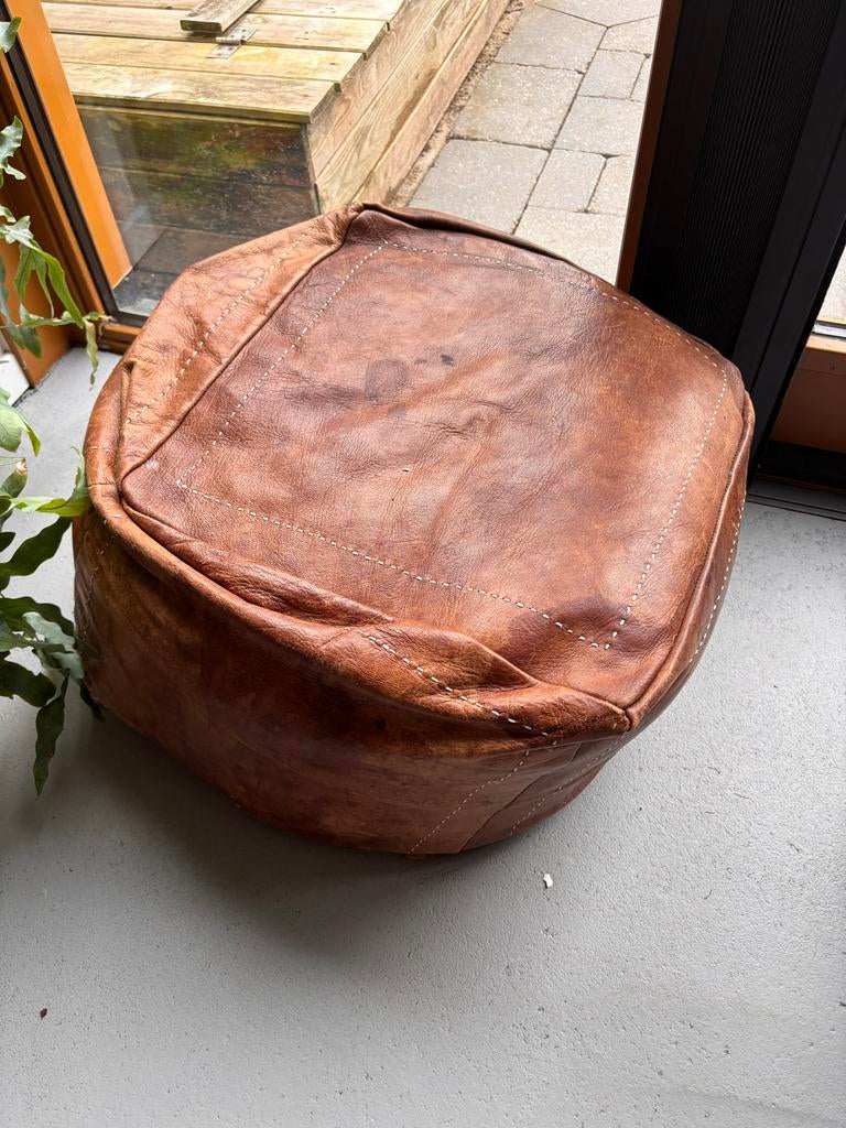 Leren poef, bruin, Marokkaanse stijl, Huis en Inrichting, Banken | Voetenbanken en Poefen, Ophalen, Gebruikt, Vierkant, 50 tot 75 cm