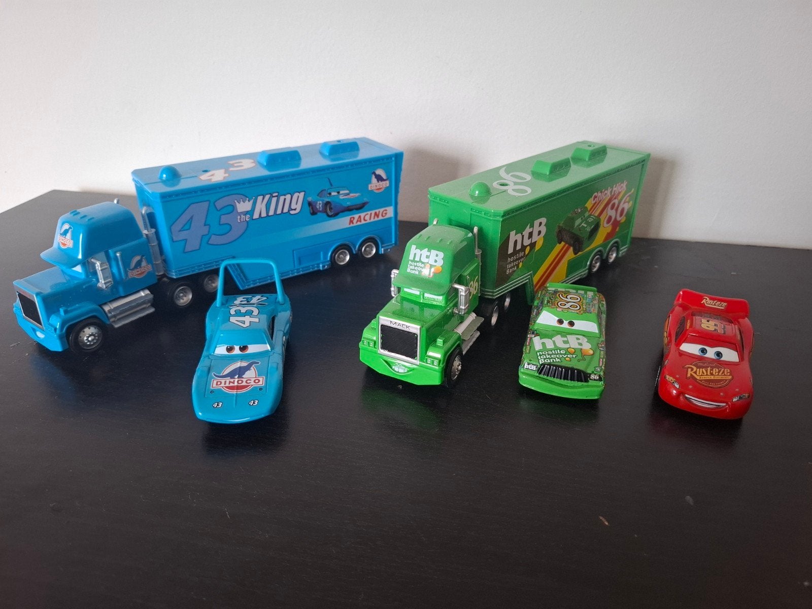 Disney Cars speelgoed set: 2 vrachtwagens, 4 raceauto's, Ophalen of Verzenden, Gebruikt