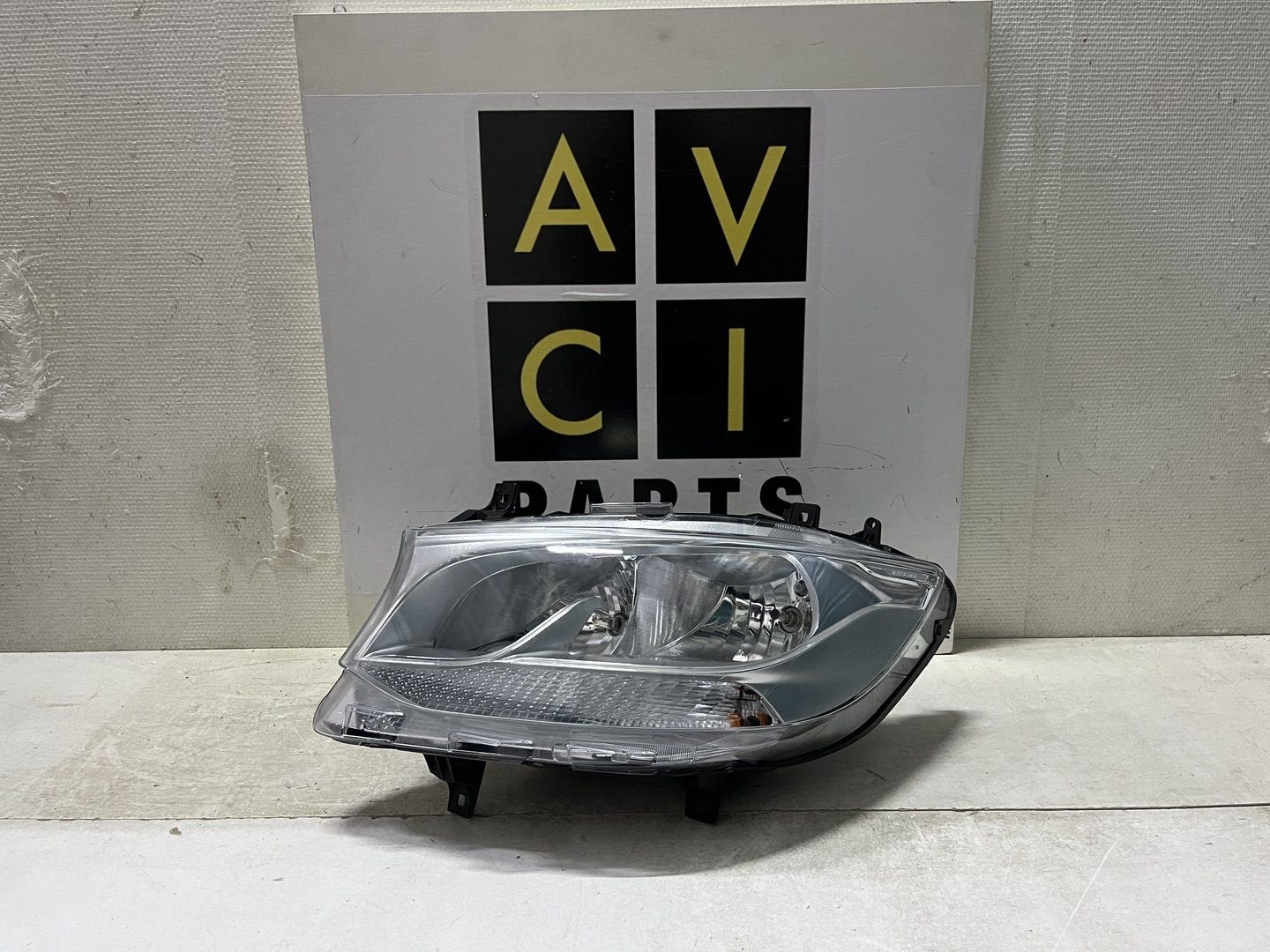 MERCEDES W907 W910 SPRINTER KOPLAMP LINKS A9109060000, Gebruikt, -, Ophalen of Verzenden, -