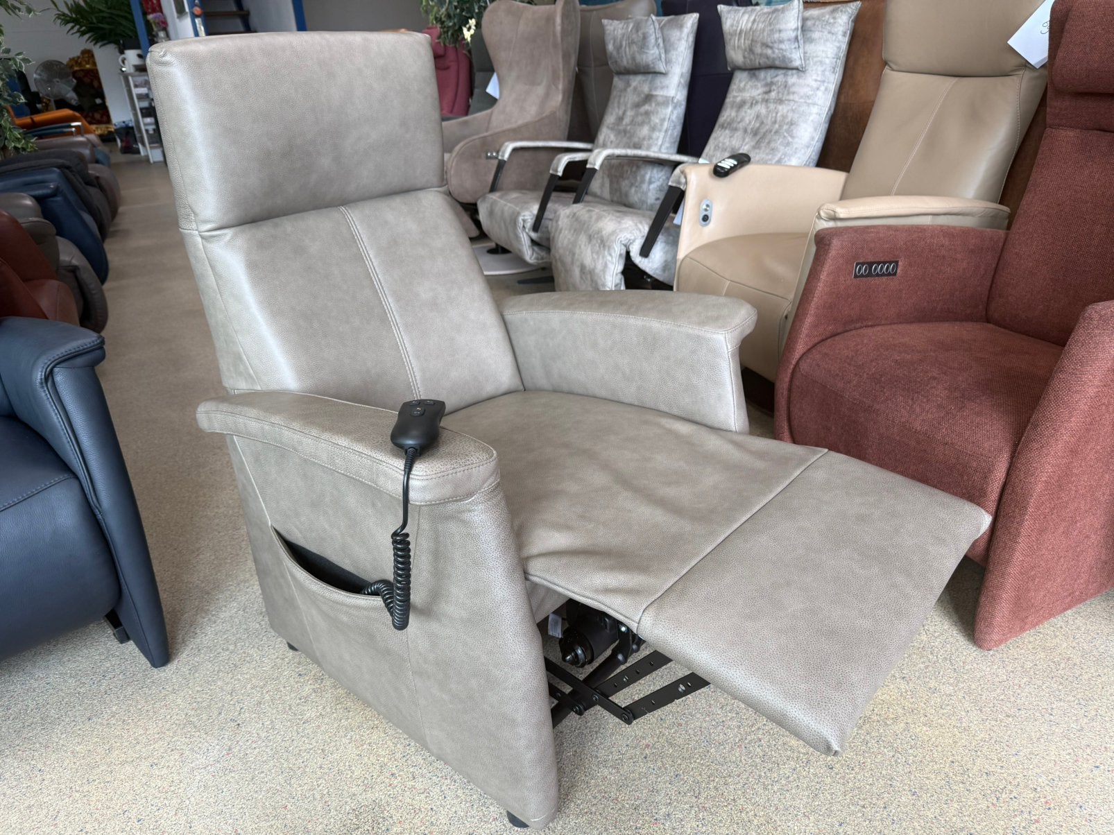 De Toekomst sta op stoel relax fauteuil gratis bezorging, Ophalen of Verzenden, Zo goed als nieuw, Leer, Ruim 100 stoelen  in alle kleuren en maten
