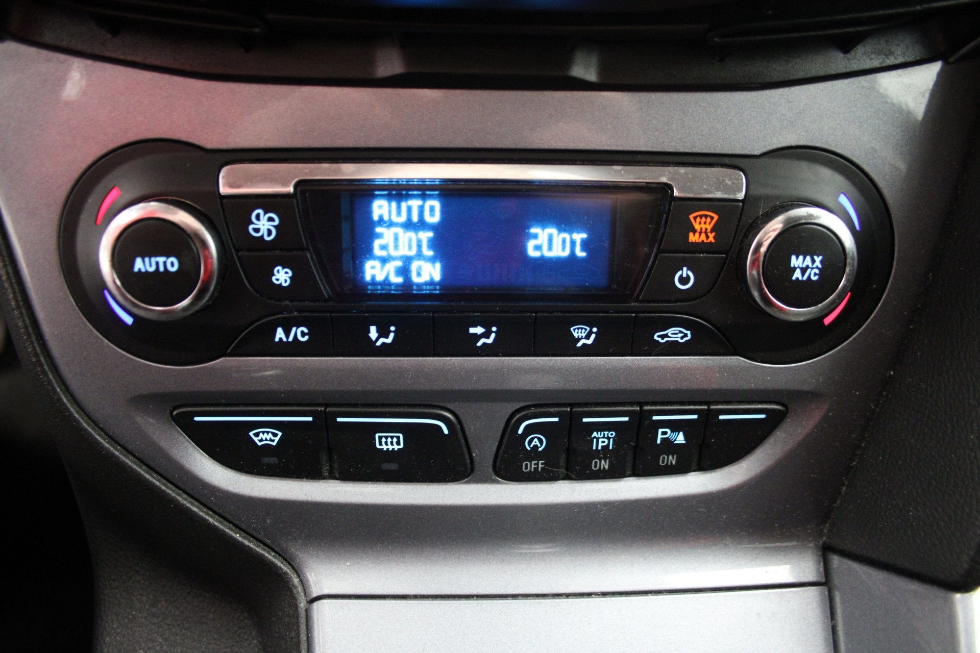 Foto 19 van Ford FOCUS Wagon 1.0 EcoBoost Titanium nette station met tre