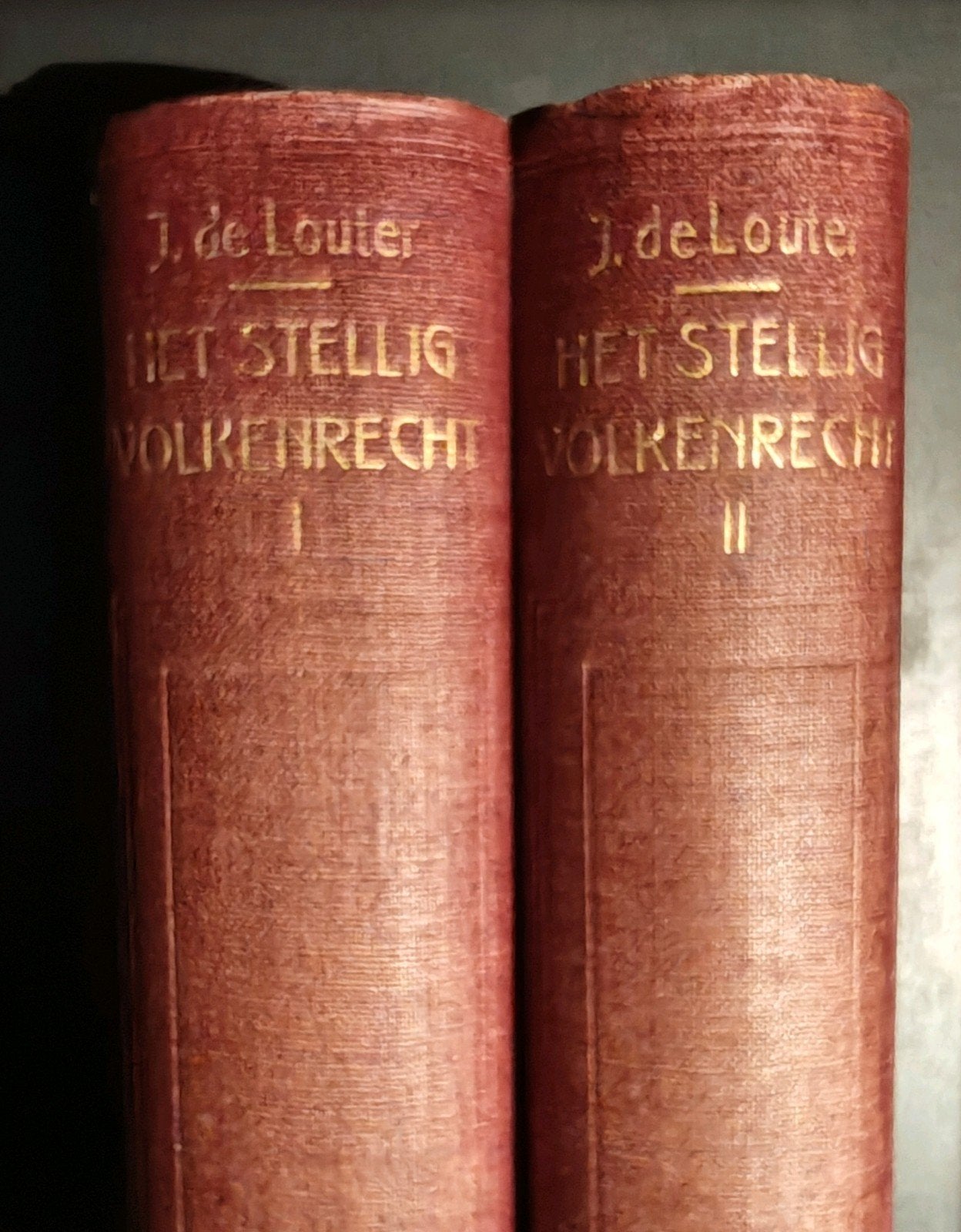 "Het stellig volkenrecht" - J. de Louter - (1910) in 2 delen, Ophalen of Verzenden, Gelezen, Sociale wetenschap