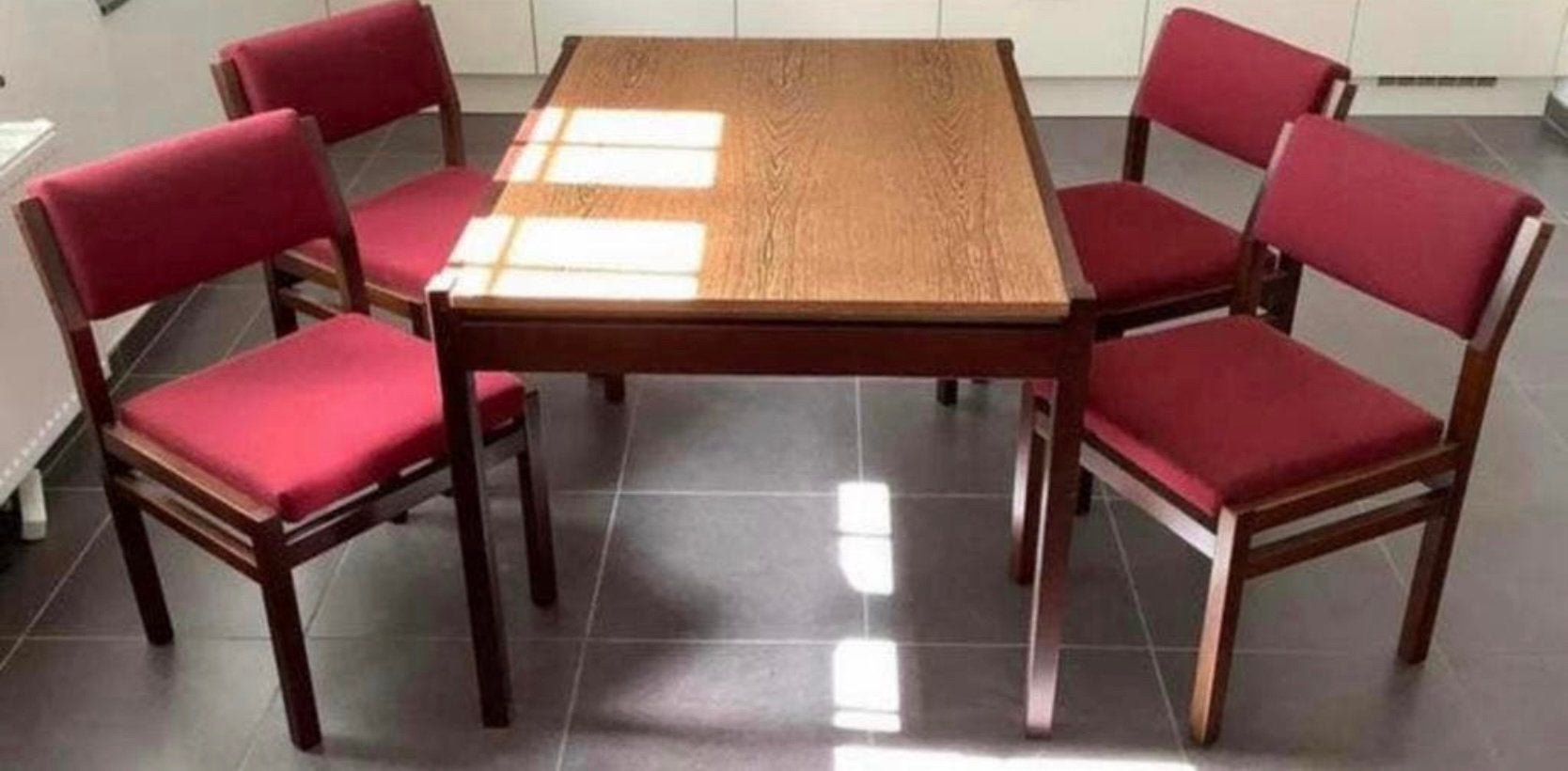 PASTOE TAFEL & STOELEN CEES BRAAKMAN, JAPANSE SERIE. ROOD., Ophalen, Hout, 73 cm, Rood