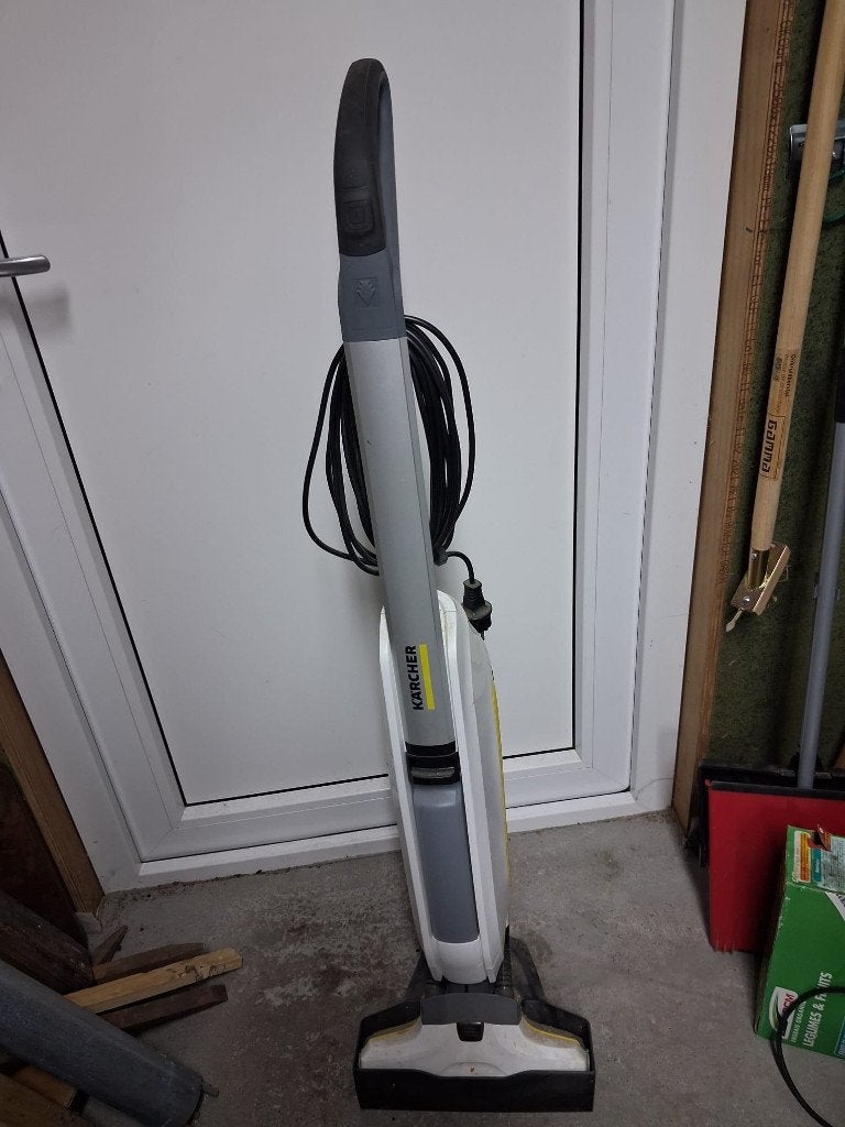 Te koop Kärcher dweilmachine, Ophalen, Dweilfunctie, Zo goed als nieuw, Vloerreiniger