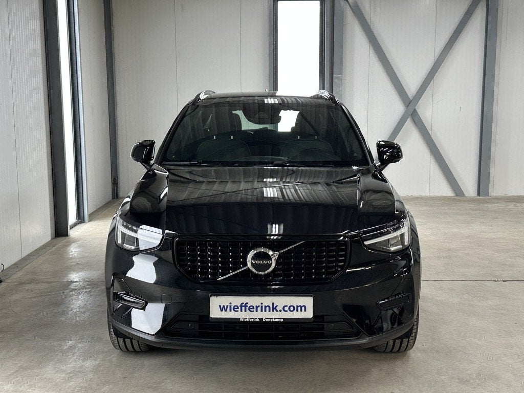 Volvo XC40 1.5 T5 Plug-in hybrid Plus Dark 262 pk | Acc | Me, Auto's, Volvo, 12 maanden, Stof, Zwart, Zwart