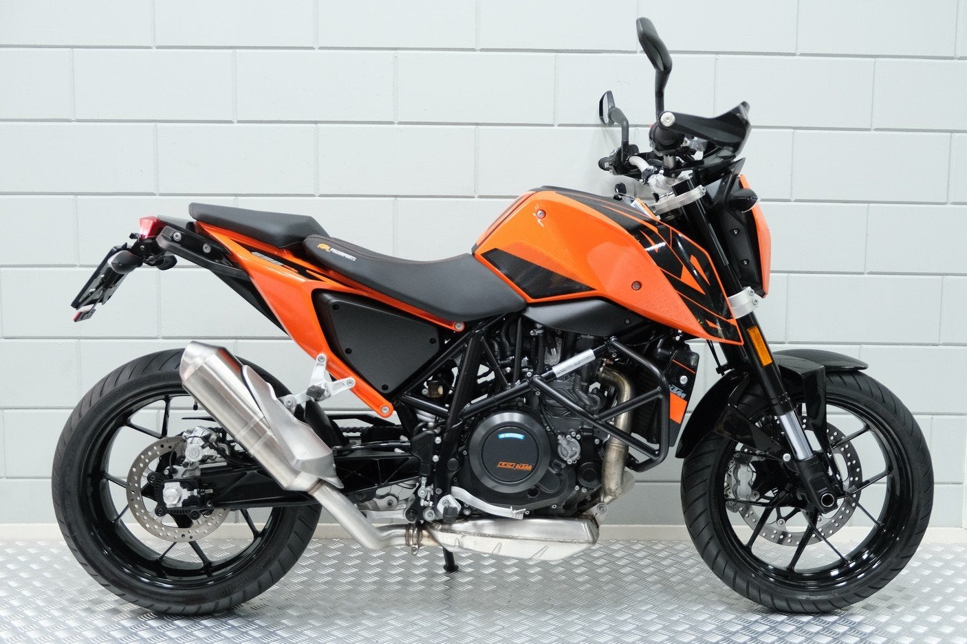 KTM 690 DUKE (bj 2017), Motoren, Motoren | KTM, E 3
A-5230  MATTIGHOFEN, AT, Bedrijf, Super Sport, KTM Sportmotorcycle Ned B.V.