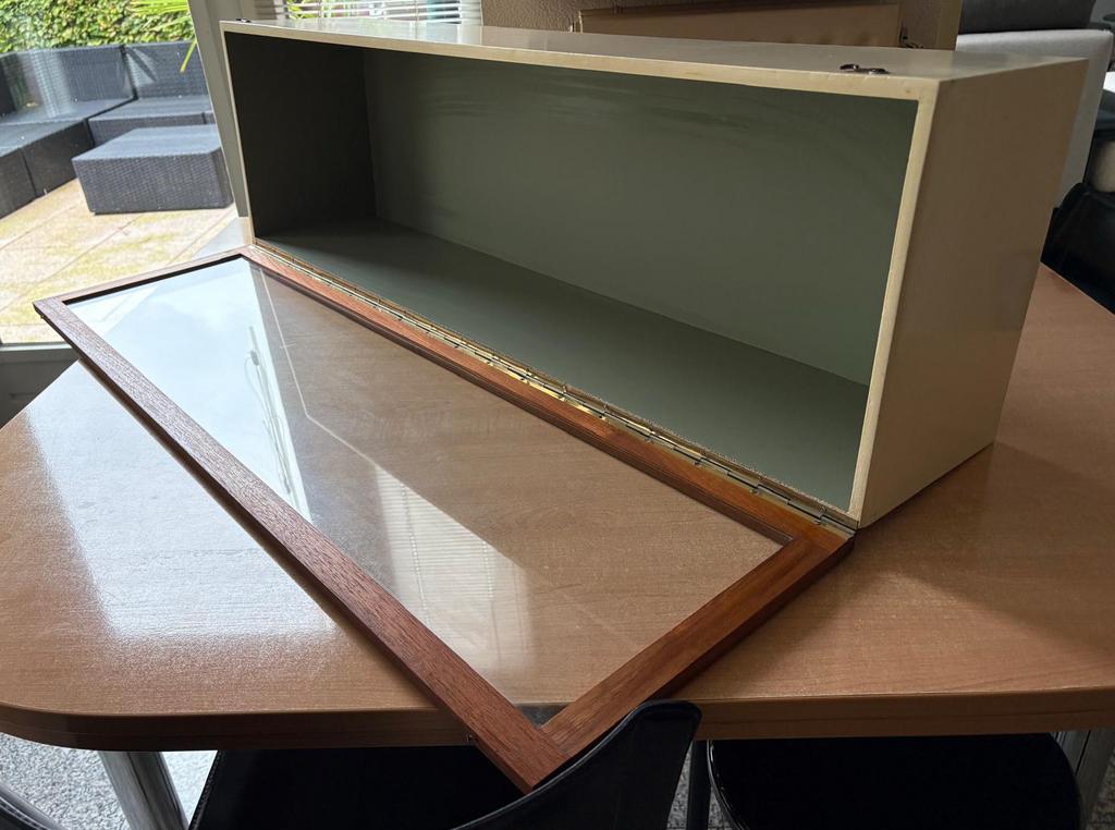 Vitrinekast, Huis en Inrichting, Kasten | Vitrinekasten, Ophalen, Zo goed als nieuw, 25 tot 50 cm, 50 tot 100 cm