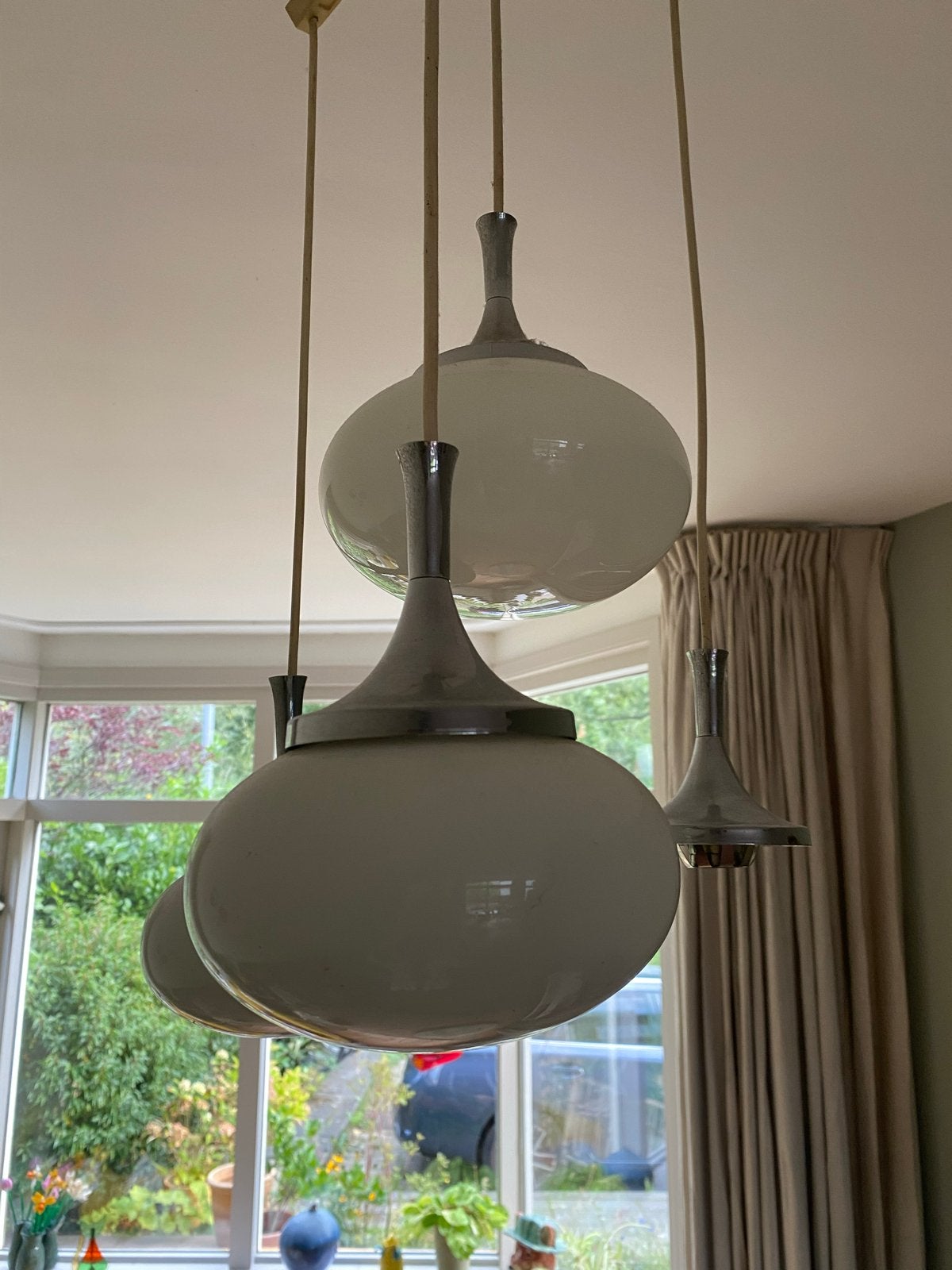 Vintage hanglamp met 3 opaline glazen bollen, Ophalen of Verzenden, Gebruikt, Glas