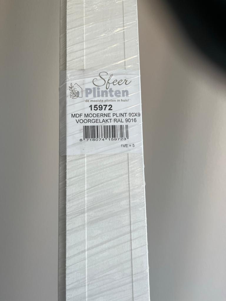 TEAB 5x MDF Moderne Plint 90x9 Voorgelakt RAL 9016, Ophalen, Nieuw, Mdf, 200 tot 250 cm