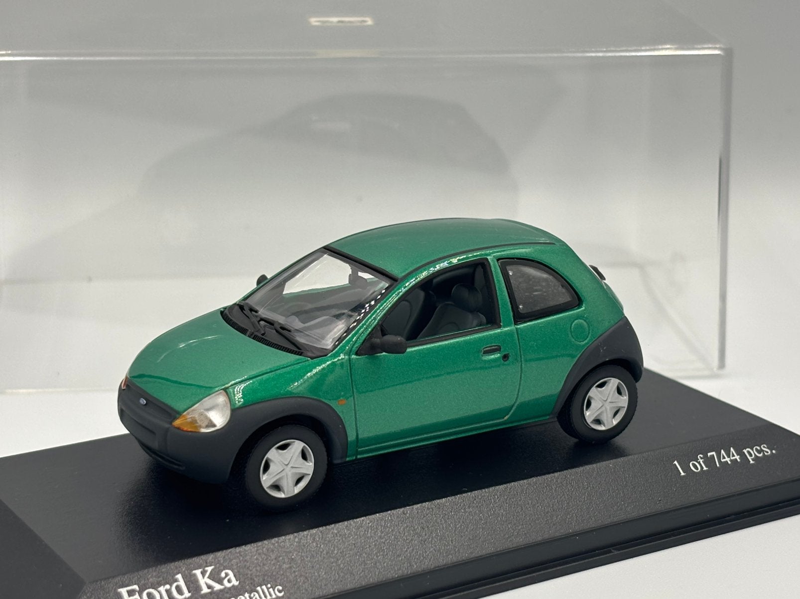 Minichamps Ford Ka 1:43, Ophalen of Verzenden, Zo goed als nieuw, Auto, MiniChamps