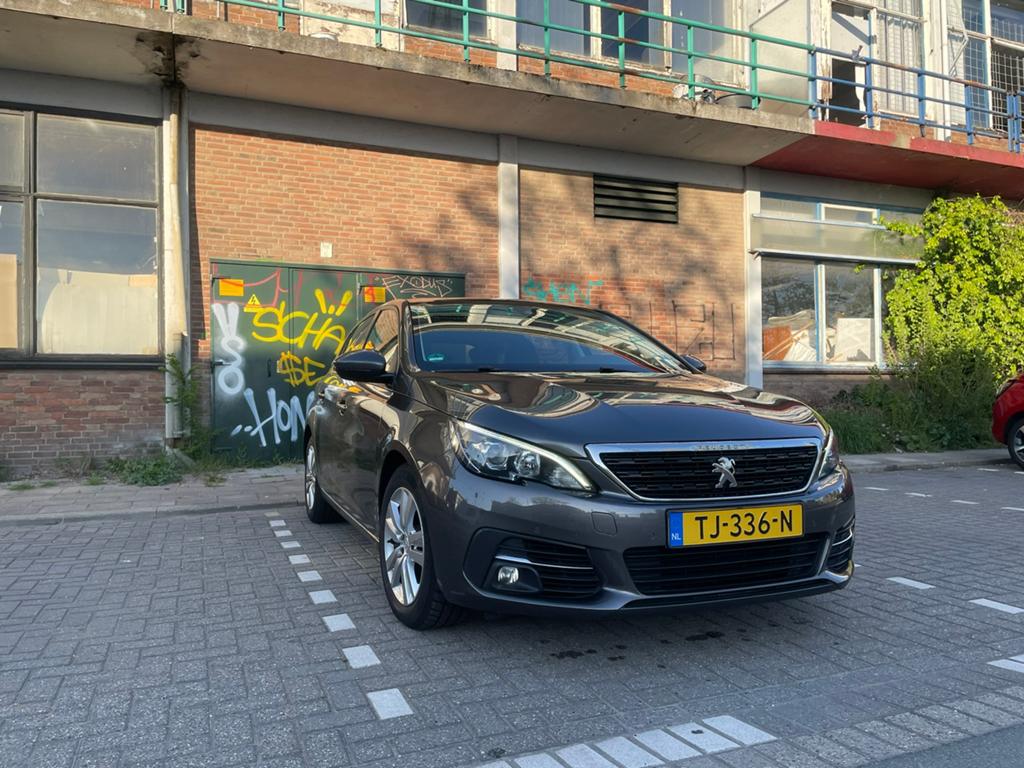 Peugeot 308 2018 Grijs/Bruin| Panorama | Nwe distributieriem, Voorwielaandrijving, Stof, 1199 cc, 1064 kg