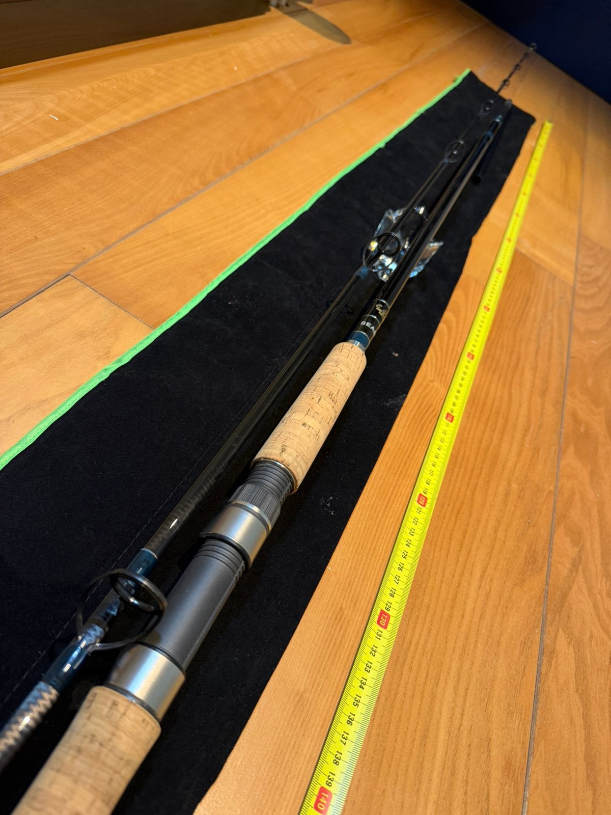 Cjw Seabass graphite roofvis hengel 355cm WP 60 tot 120gram, Ophalen, Zo goed als nieuw, Werphengel