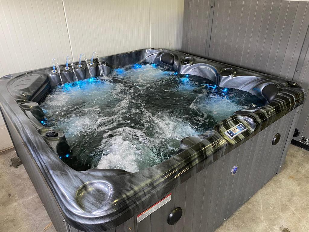 Balboa spa jacuzzi 2x2 230v black edition, Ophalen, Zo goed als nieuw