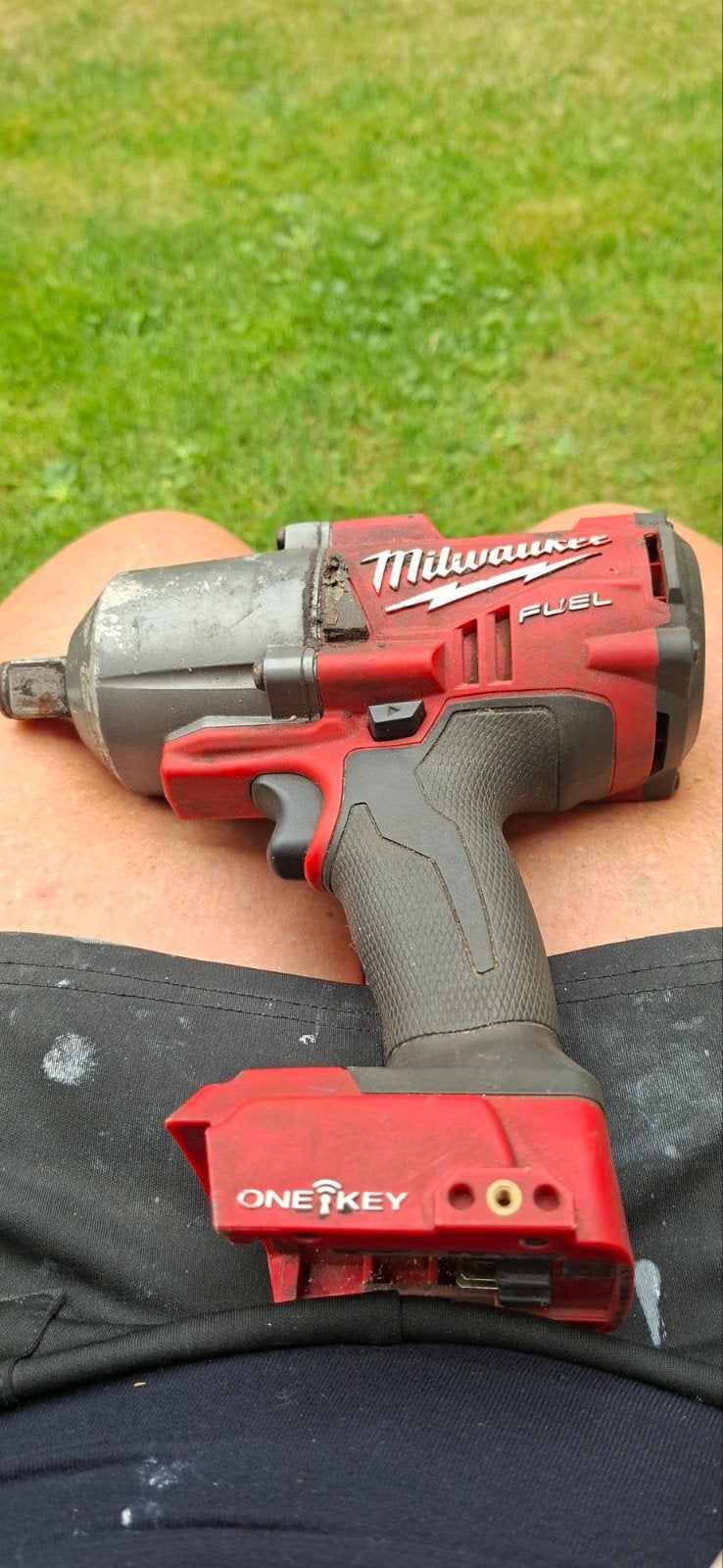 Milwaukee M18 FUEL ONE-KEY slagmoersleutel, waarschijnlijk d, Ophalen