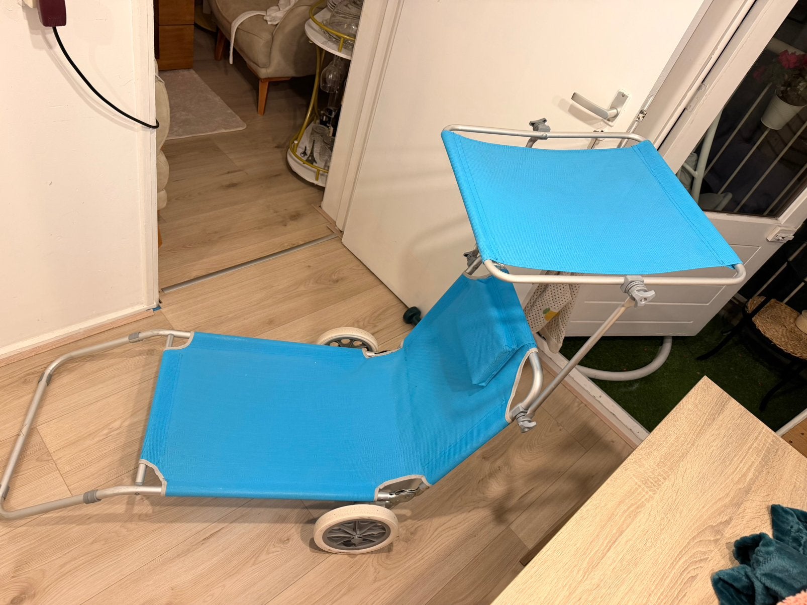 Opvouwbare strandstoel met wielen en zonnescherm, Ophalen of Verzenden, Gebruikt, Aluminium, Inklapbaar