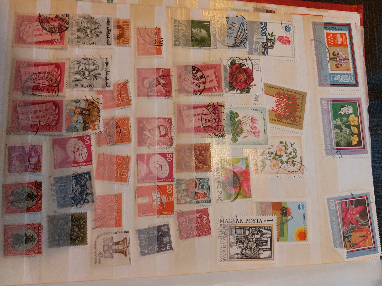 Grote verzameling postzegels in album, Postzegels en Munten, Ophalen of Verzenden, Nederland en Buitenland