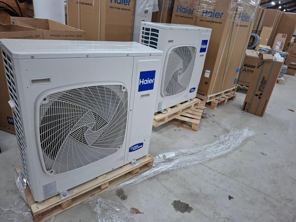 Haier AU082fycra Monoblock Warmtepomp 2600,- subsidie, Witgoed en Apparatuur, Airco's, Nieuw, Wandairco, 100 m³ of groter, 3 snelheden of meer
