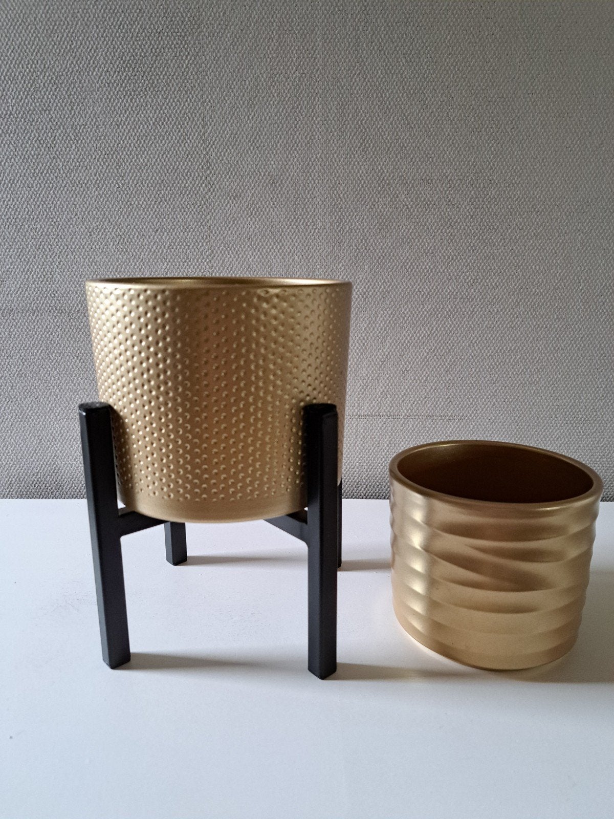 Gouden bloempotten set met standaard, Ophalen, Rond, Binnen, Zo goed als nieuw