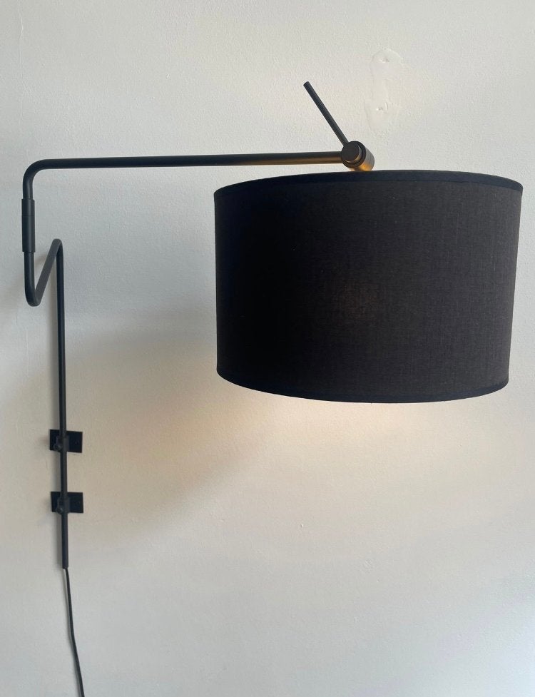 Stijlvolle Zwarte Wandlamp met Gouden Binnenkant en Zwenkarm, Ophalen, Gebruikt, Zwart, Verstelbaar
