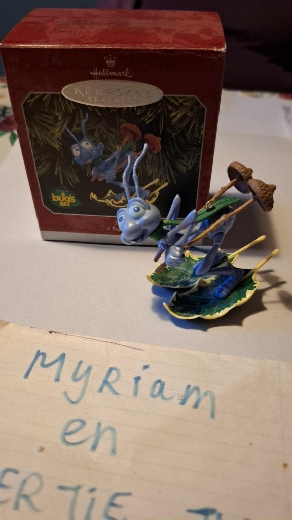 Disney A Bug’s Life hallmark ornament, Ophalen of Verzenden, Overige figuren, Zo goed als nieuw, Beeldje of Figuurtje