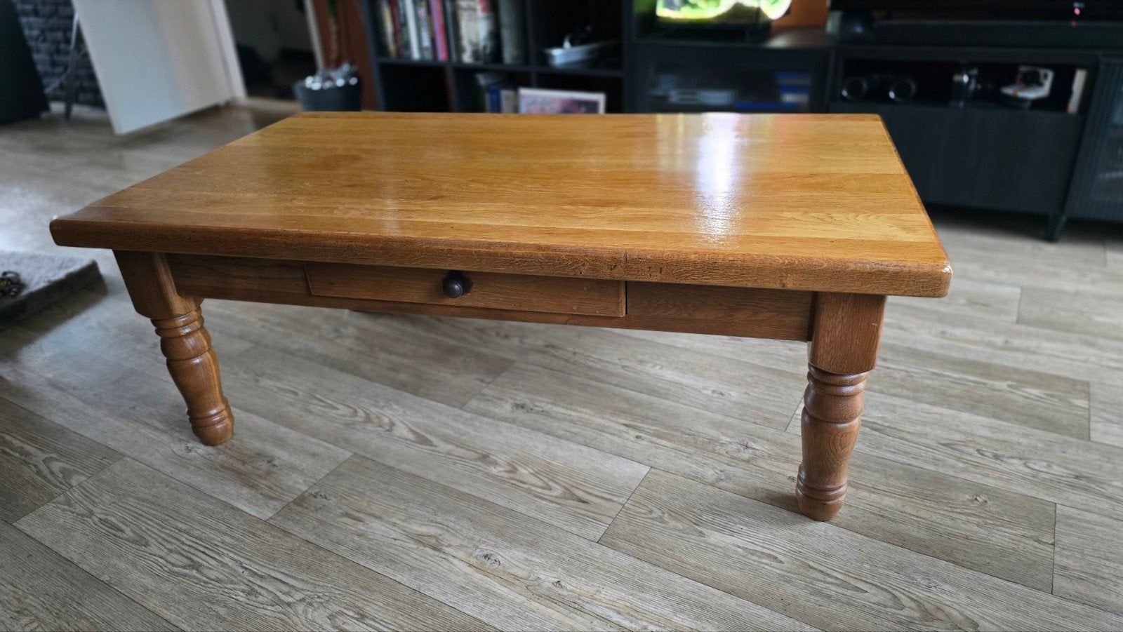 MOET DEZE WEEK WEG! Massief eiken salontafel met lade, Ophalen, Gebruikt, 100 tot 150 cm, Eikenhout
