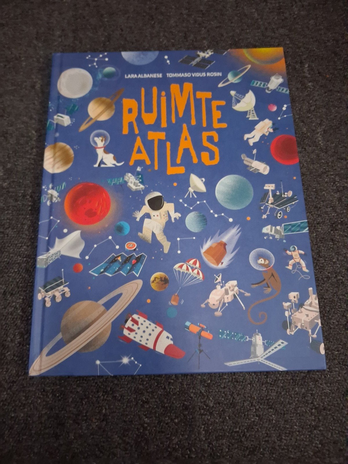 Ruimte Atlas - Alles wat je wilt weten over het universum, Boeken, Ophalen, Overige atlassen, 2000 tot heden, Lara Albanese, Tommaso Vidus Rosin