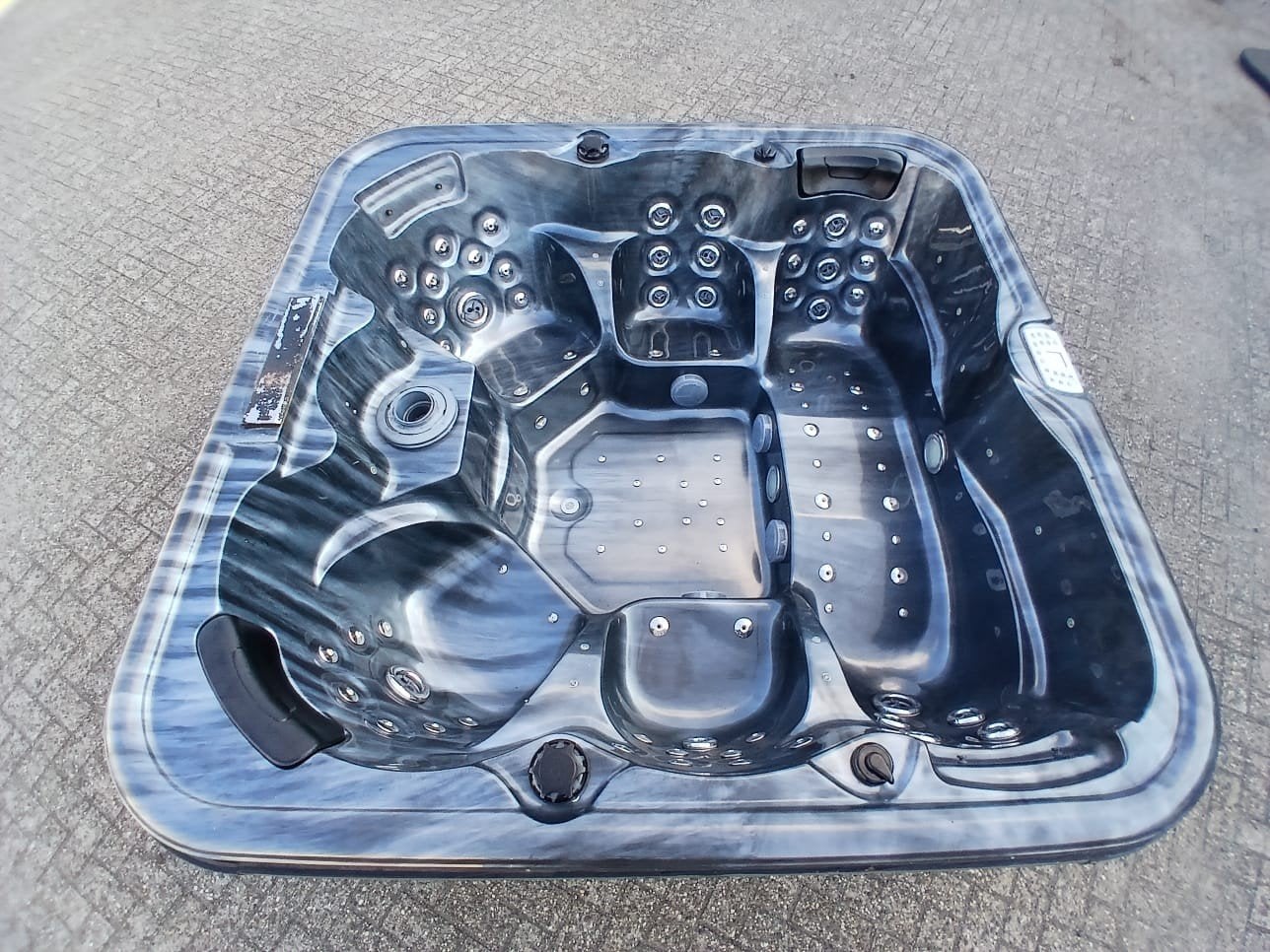Ruime 6 persoons jacuzzi‼️ zelfde dag geleverd, Ophalen of Verzenden