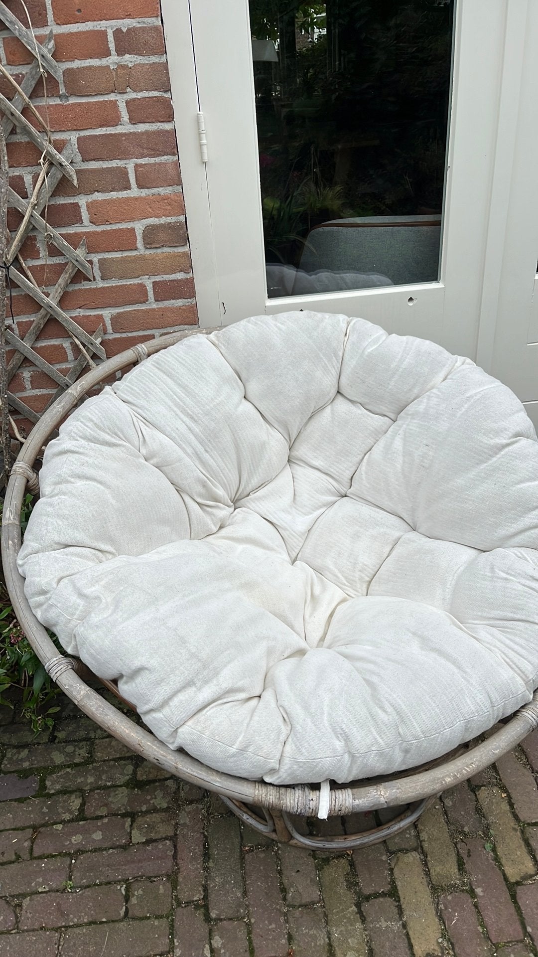 Loungestoel Papasan verweerd rotan licht kussen, Ophalen, Zo goed als nieuw