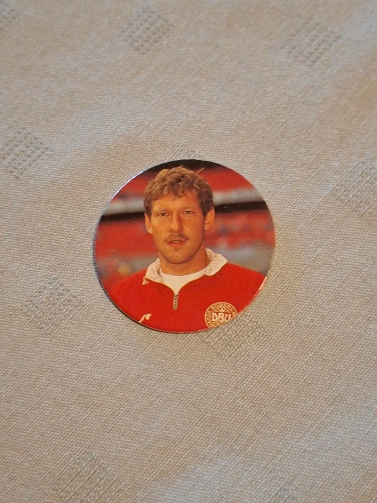 Panini Cap / Euro 96 / Kim Vilfort / Denemarken, Ophalen of Verzenden, Gebruikt, Buitenlandse clubs, Overige typen