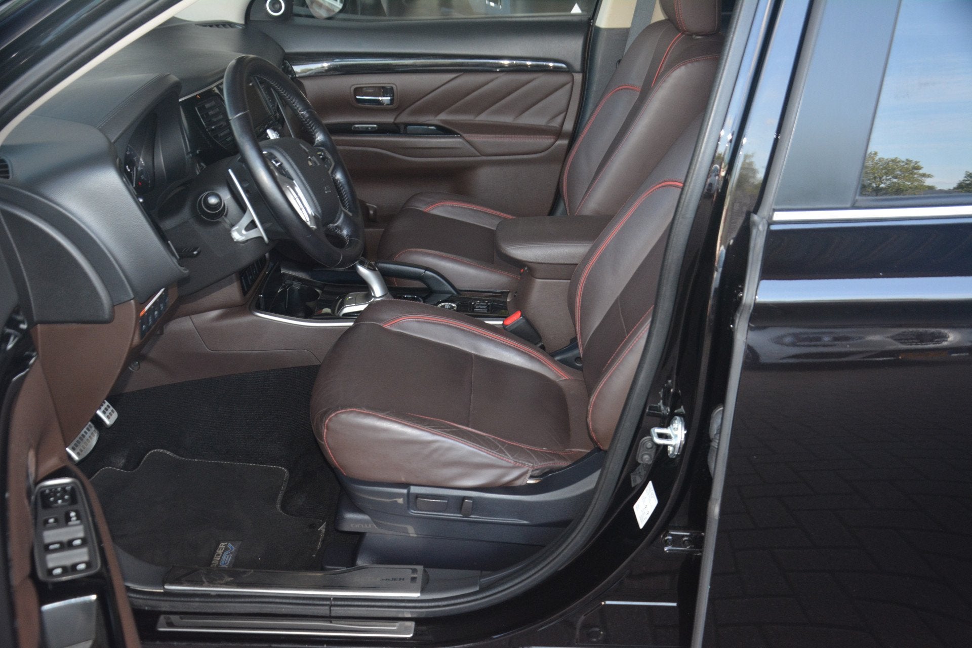 Mitsubishi Outlander 2.0 PHEV instyle+ Nederlandse auto 1528, Automaat, 135 pk, Euro 6, 4 cilinders