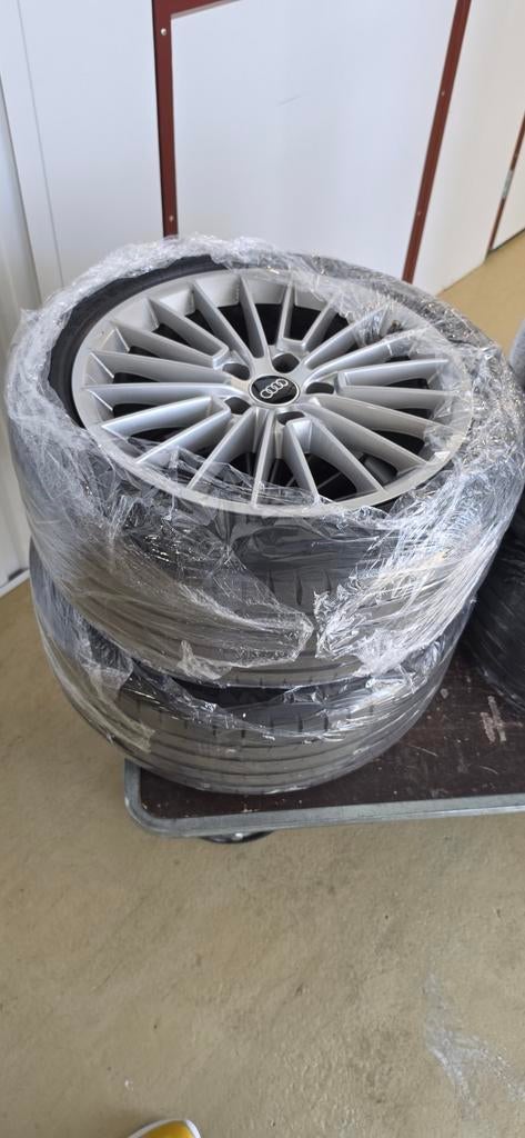 Audi Velgen met Zomerbanden - 17 inch, Auto-onderdelen, Banden en Velgen, Gebruikt, Banden en Velgen, 17 inch, Ophalen of Verzenden