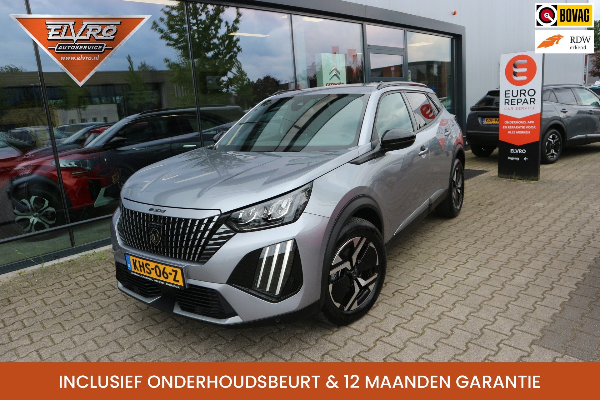 Peugeot 2008 1.2 Hybrid 136 Allure NAVI CLIMA CRUISE KEYLESS, 136 pk, Gebruikt, 1199 cc, Leder en Stof