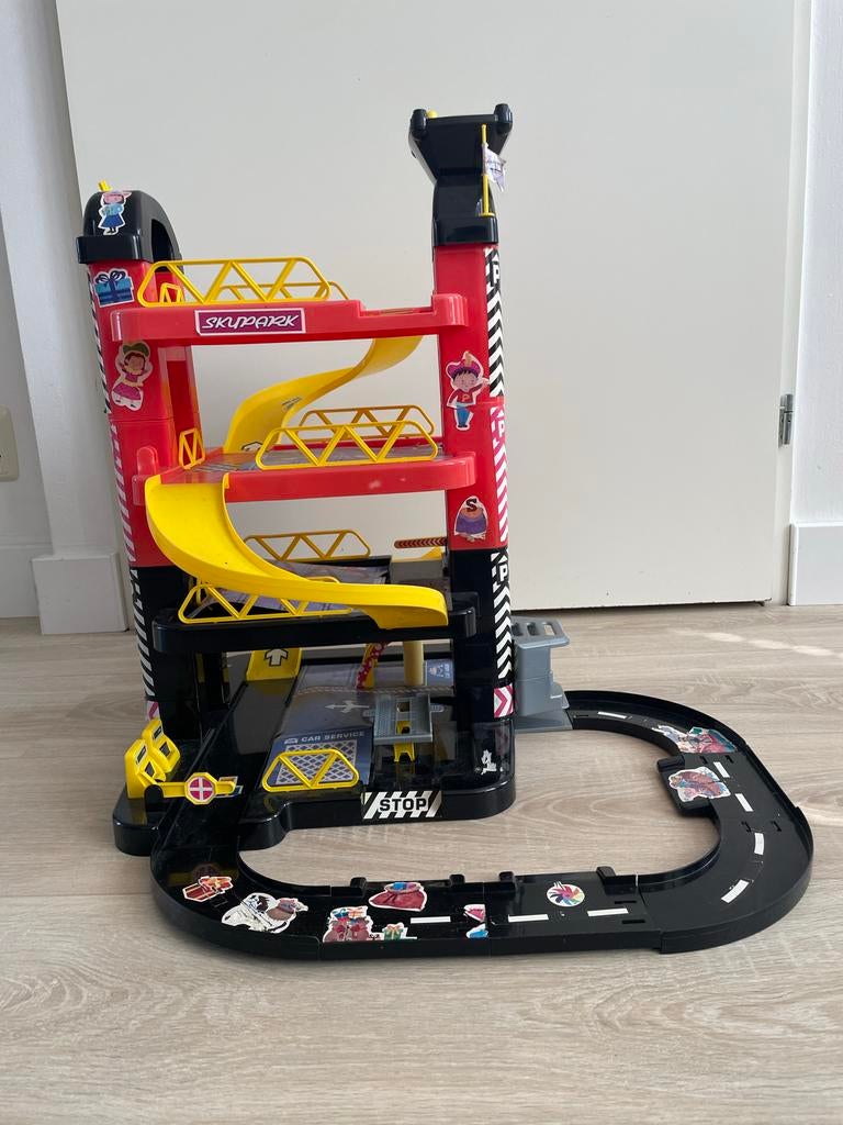 Grote speelgoed parkeergarage met racebaan, Kinderen en Baby's, Speelgoed | Speelgoedvoertuigen, Ophalen of Verzenden, Gebruikt