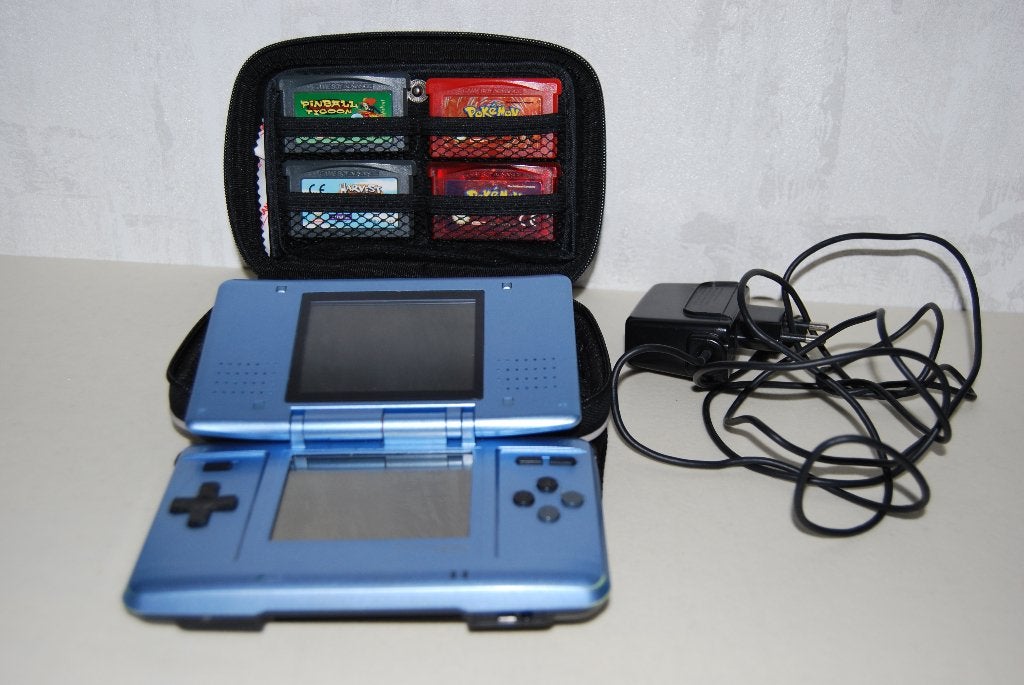 Nintendo DS, oplader, beschermhoes en 4 games, Gebruikt, Blauw, DS Original of Phat, Ophalen of Verzenden