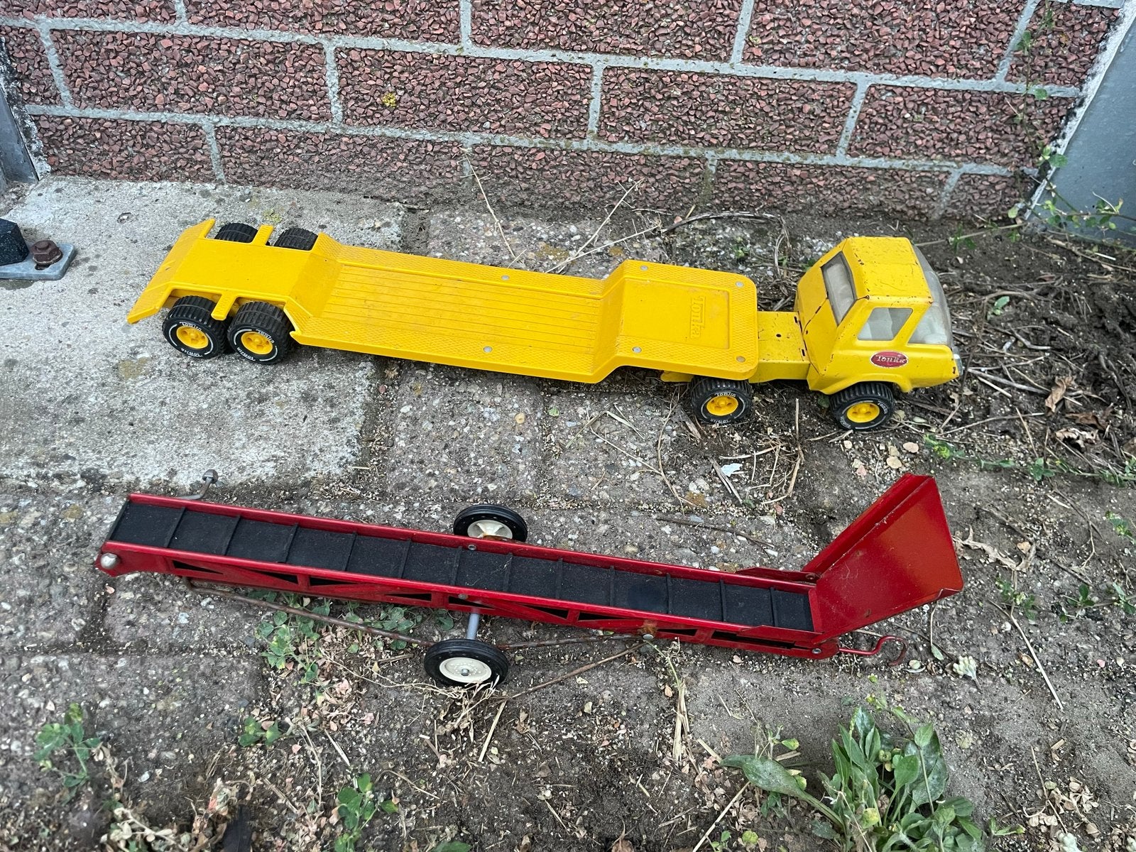 Vintage Tonka vrachtwagen met oplegger en transportband, Kinderen en Baby's, Speelgoed | Speelgoedvoertuigen, Ophalen, Gebruikt